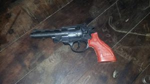 revolver-replica-robo-Dominico